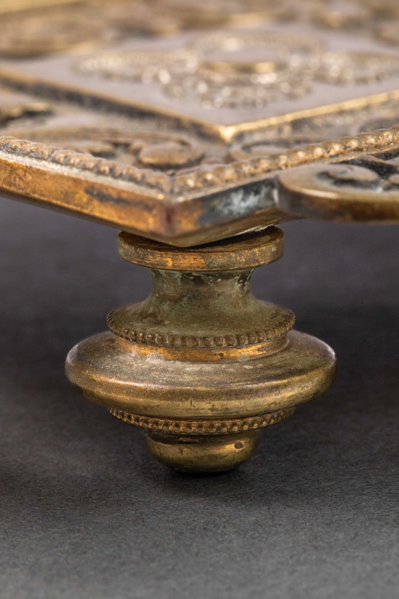 Une coupe vide-poche en bronze doré, fin du XIXe siècle — 11