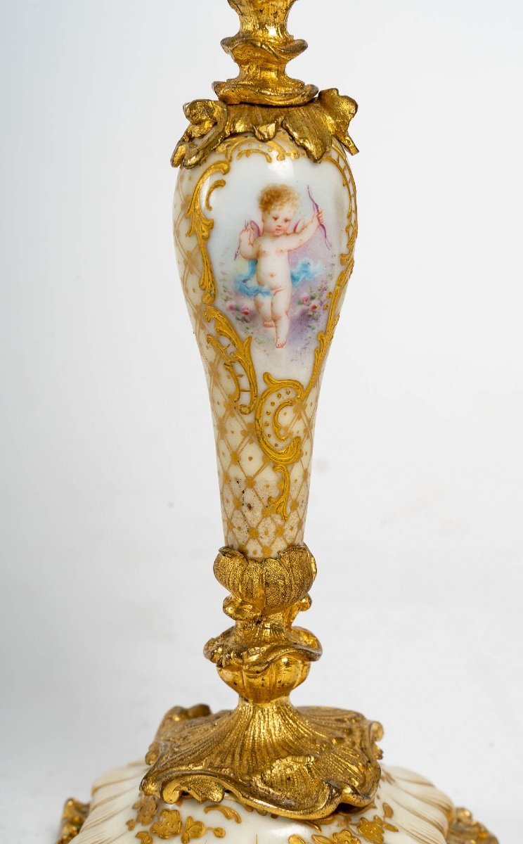 Paire de petits bougeoirs miniatures en porcelaine et bronze doré 19e siècle — 7