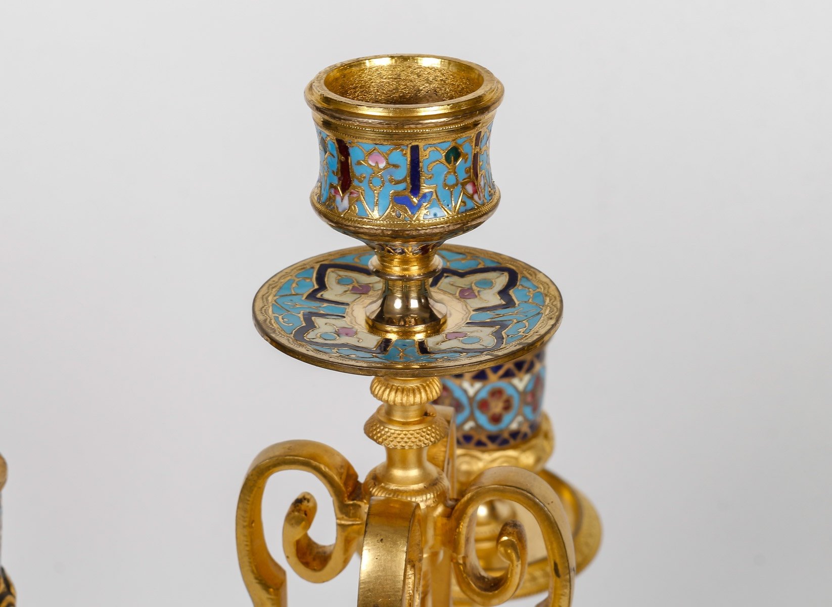 Une garniture en bronze doré et émail cloisonné fin du XIXe siècle — 13