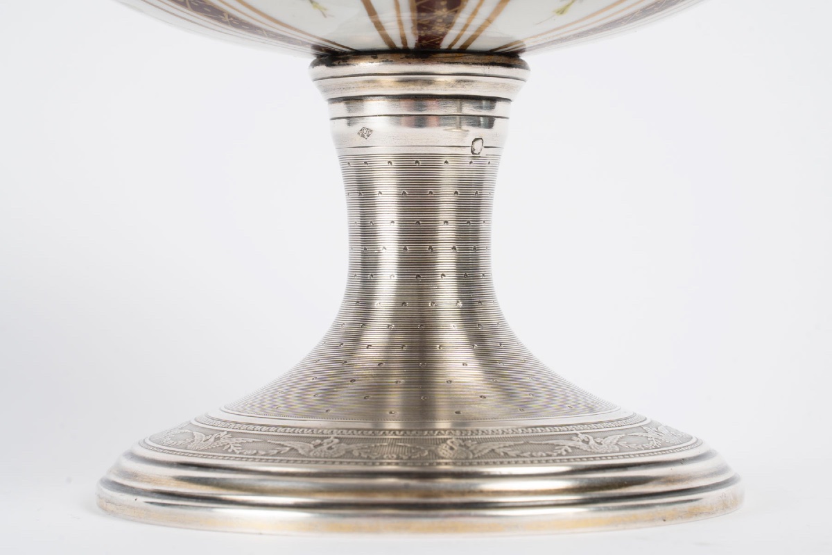 Une bonbonnière en porcelaine et argent massif, fin du XIXe siècle — 13