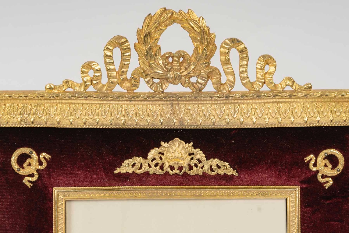 Grand cadre photo Napoléon III en bronze doré et velours – XIXe siècle — 7