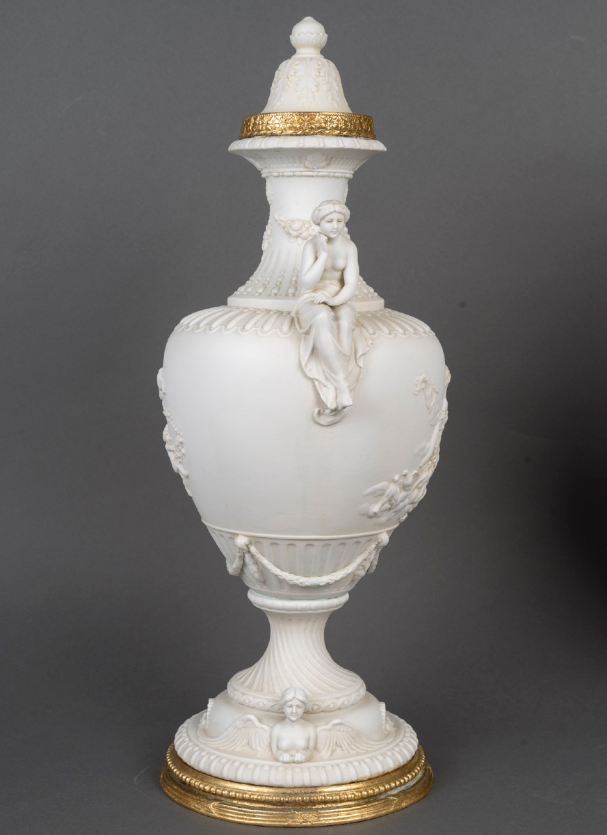 Biscuit une paire de vases en porcelaine de biscuit, fin du XIXe siècle — 8