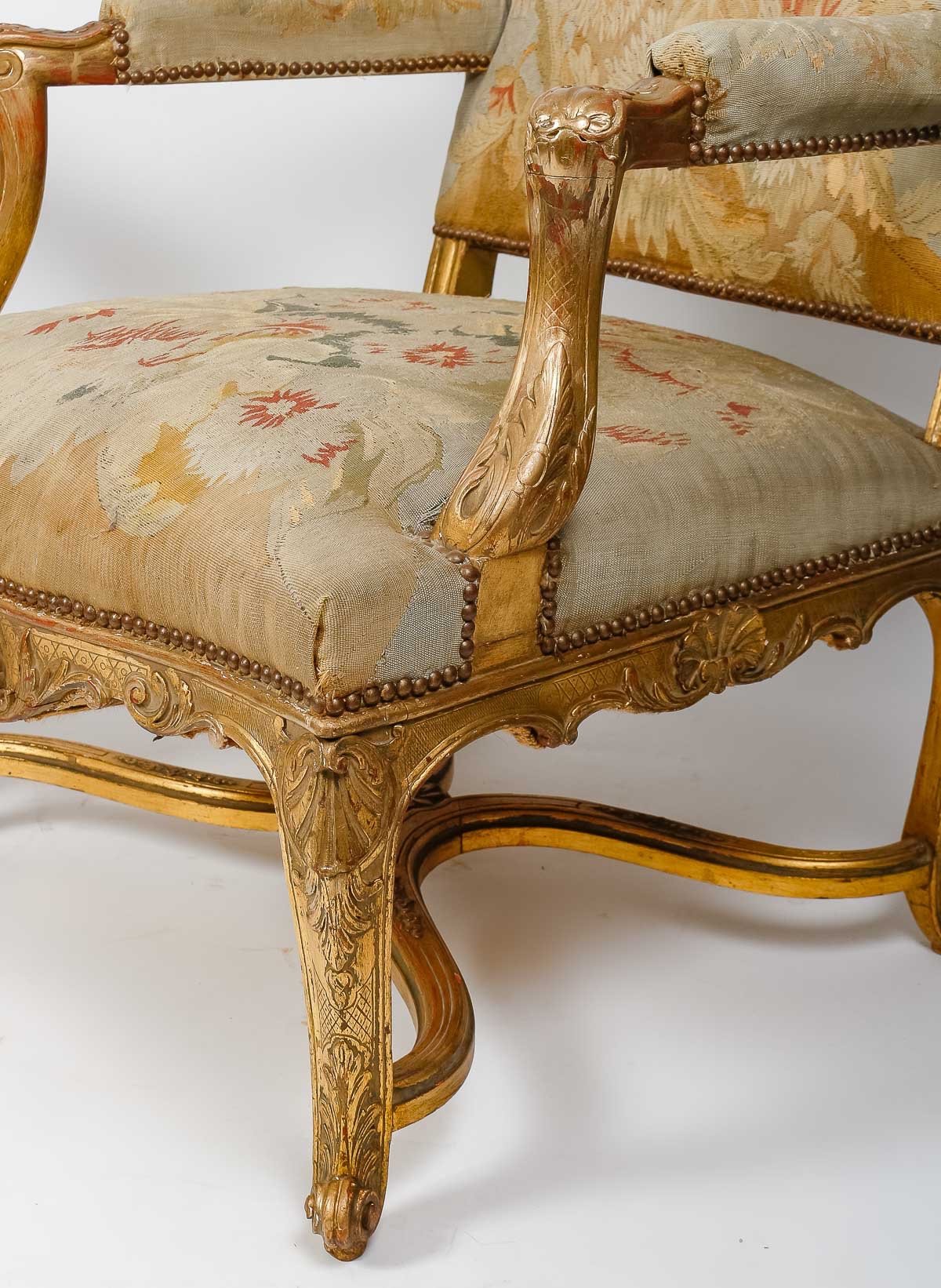 Paire de fauteuils de style Régence en bois doré fin du XIXe siècle — 11