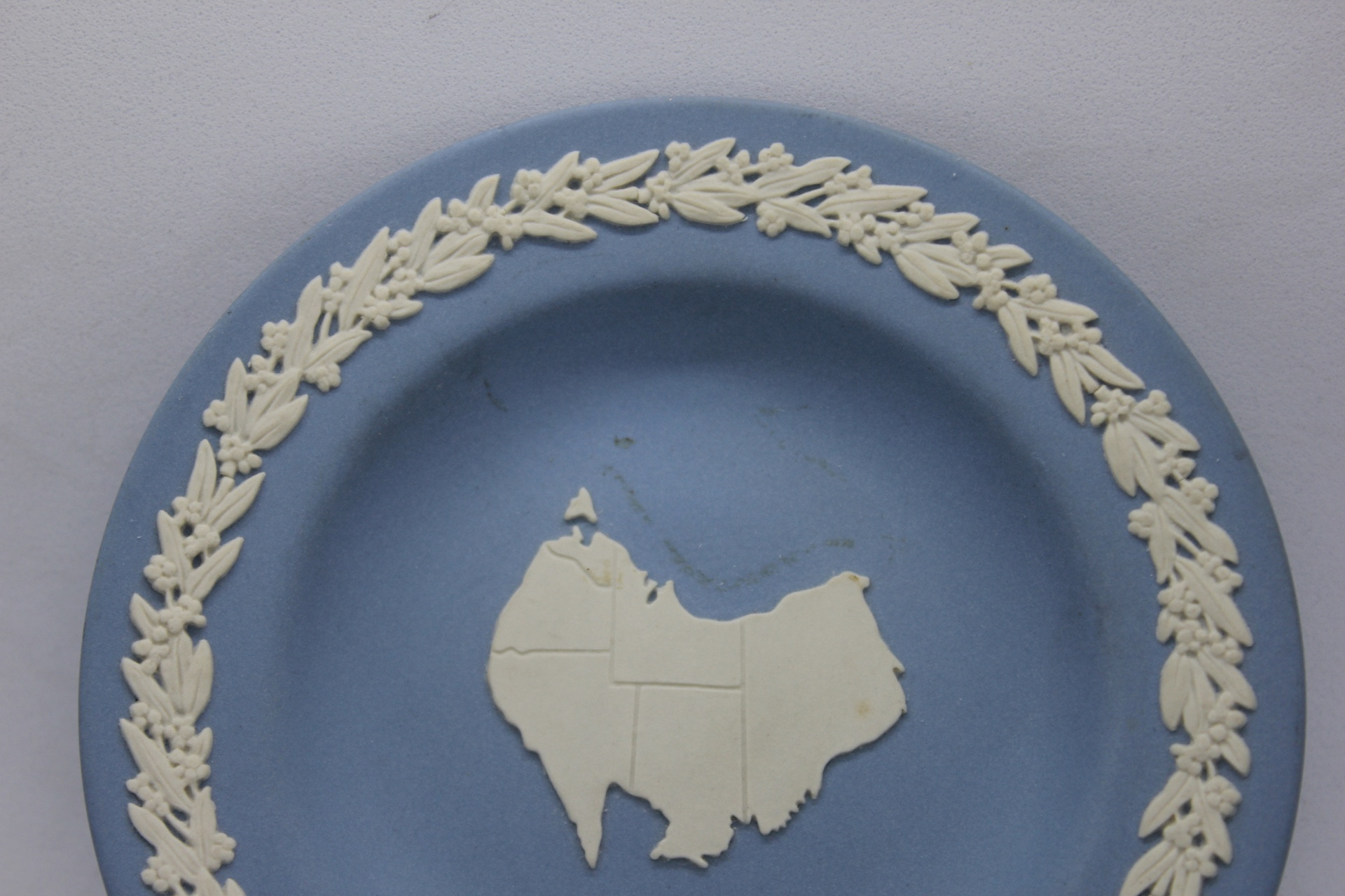 Coupe Commémorative Wedgwood Jasperware – Carte de l'Australie – Made in England — 13