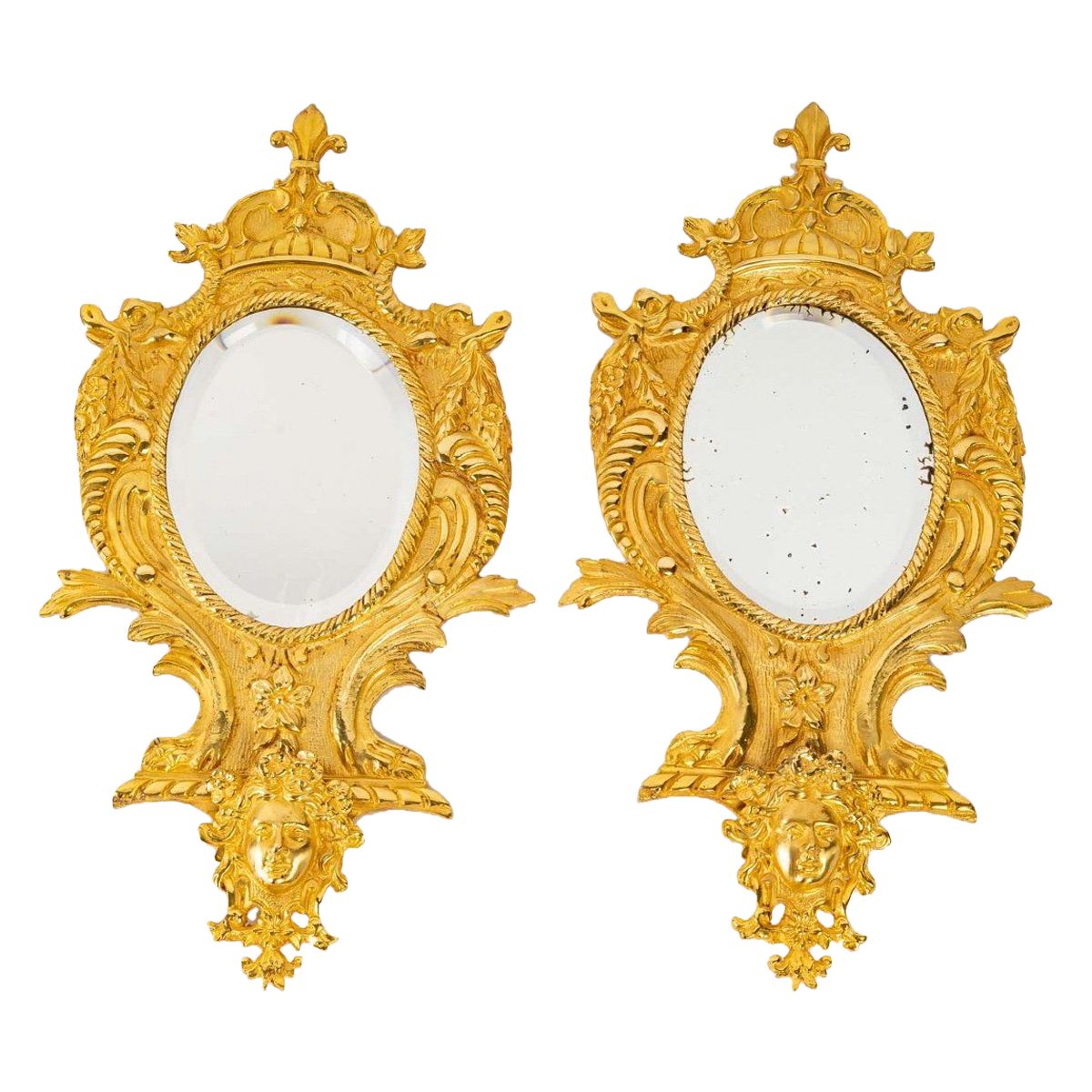 Paire de petits miroirs muraux en bronze doré fin du XIXe siècle — 2