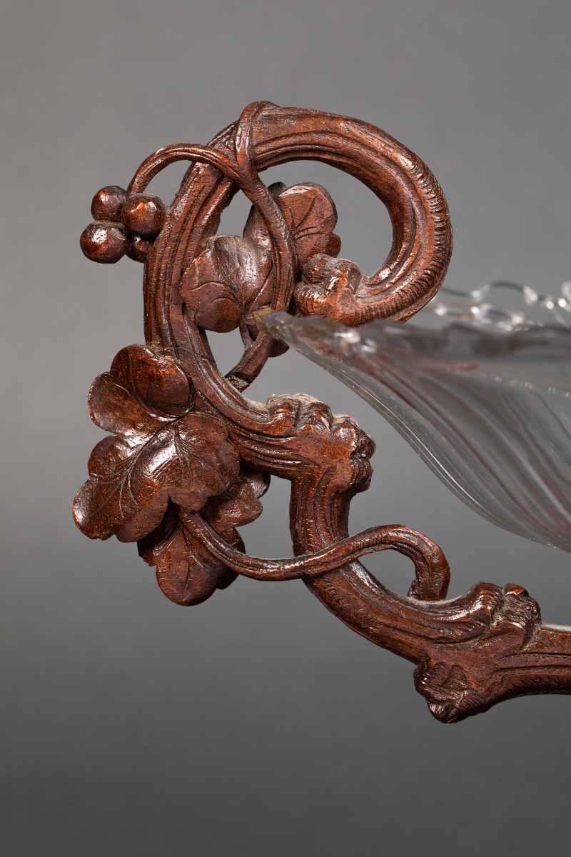 Une coupe en cristal et bois sculpté, XIXe siècle — 12
