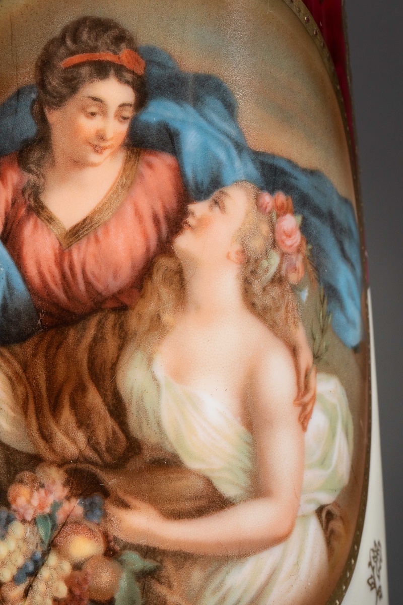 Une paire de vases en porcelaine, fin du XIXe siècle — 10