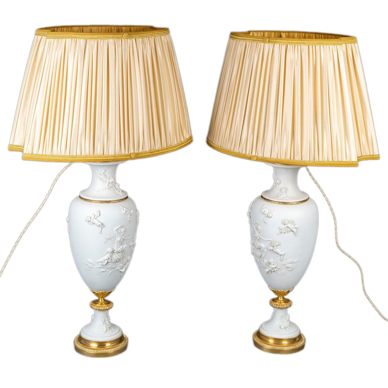 Une paire de lampes en biscuit de Sèvres, fin du XIXe siècle — 13