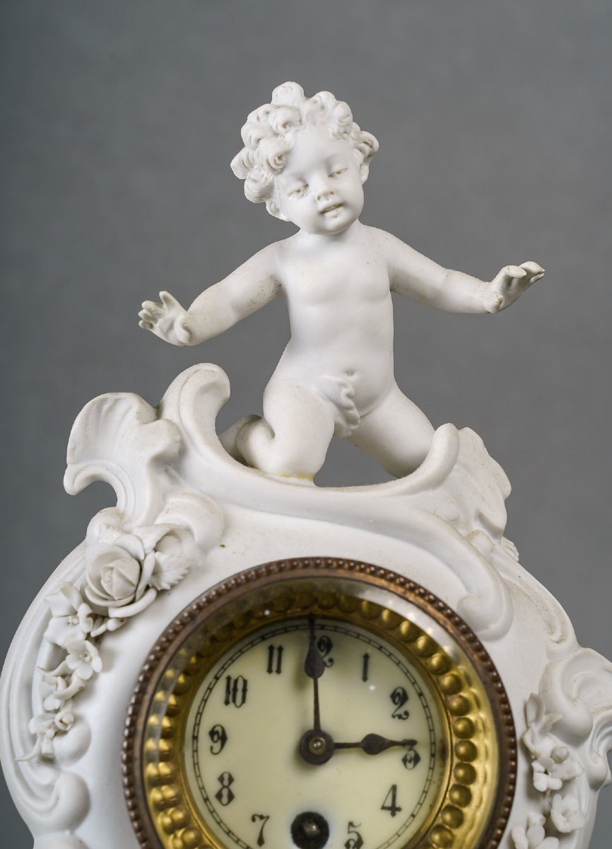Pendule en biscuit de Sèvres fin du XIXe siècle — 7