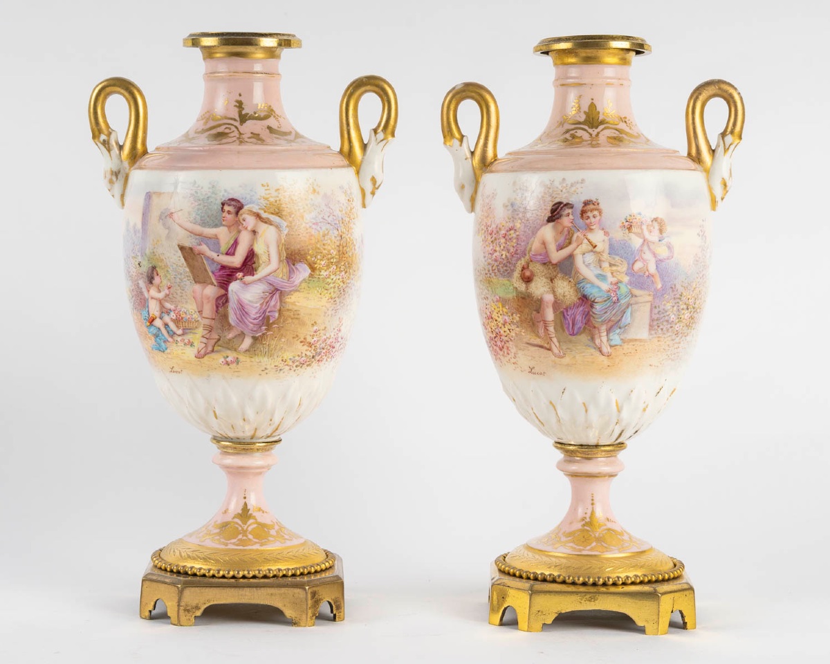 Paire de vases en porcelaine polychrome à décor peint à la main, style Sèvres – fin du XIXe siècle — 3