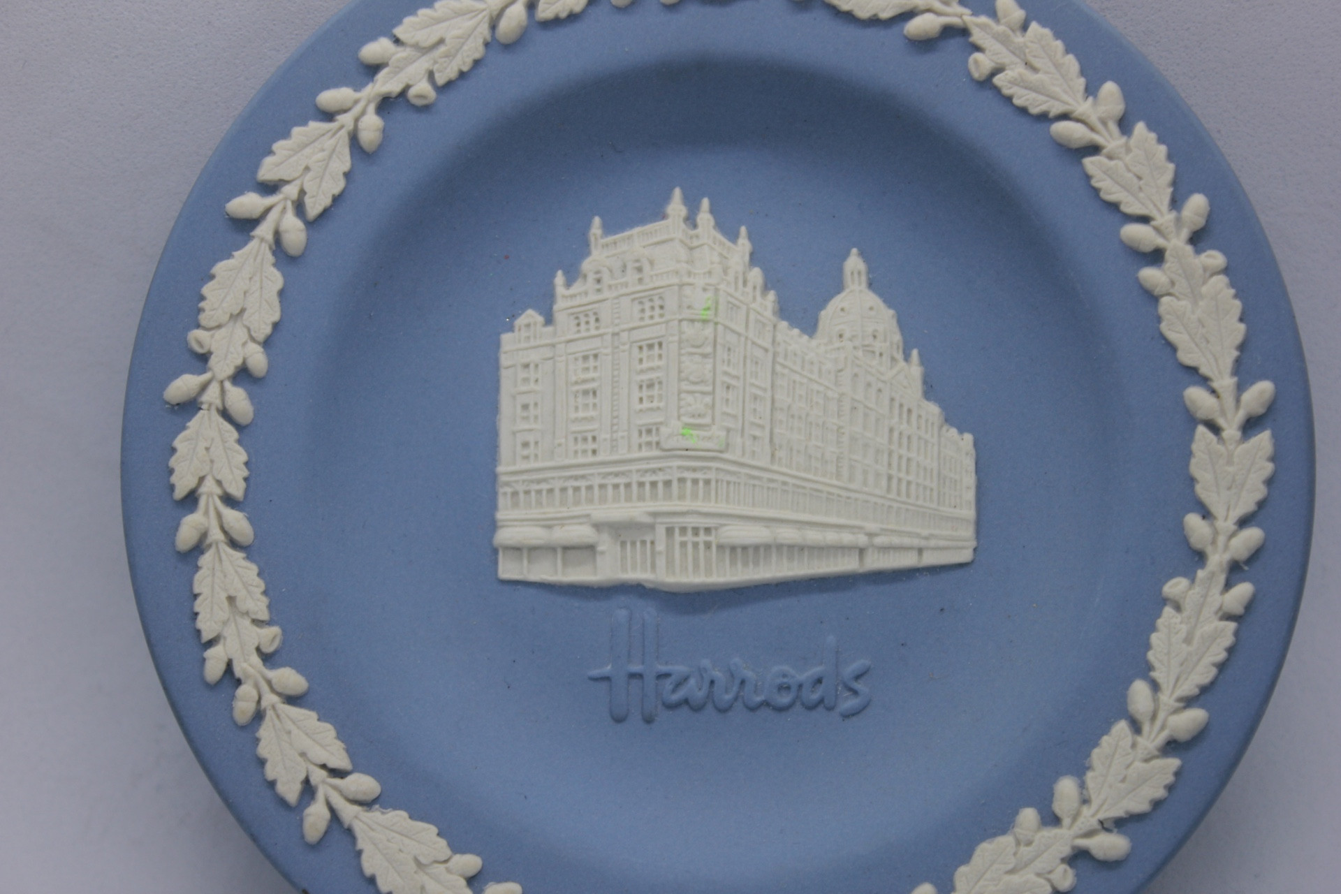 Coupe Commémorative Wedgwood Jasperware – Harrods London – Made in England — 8