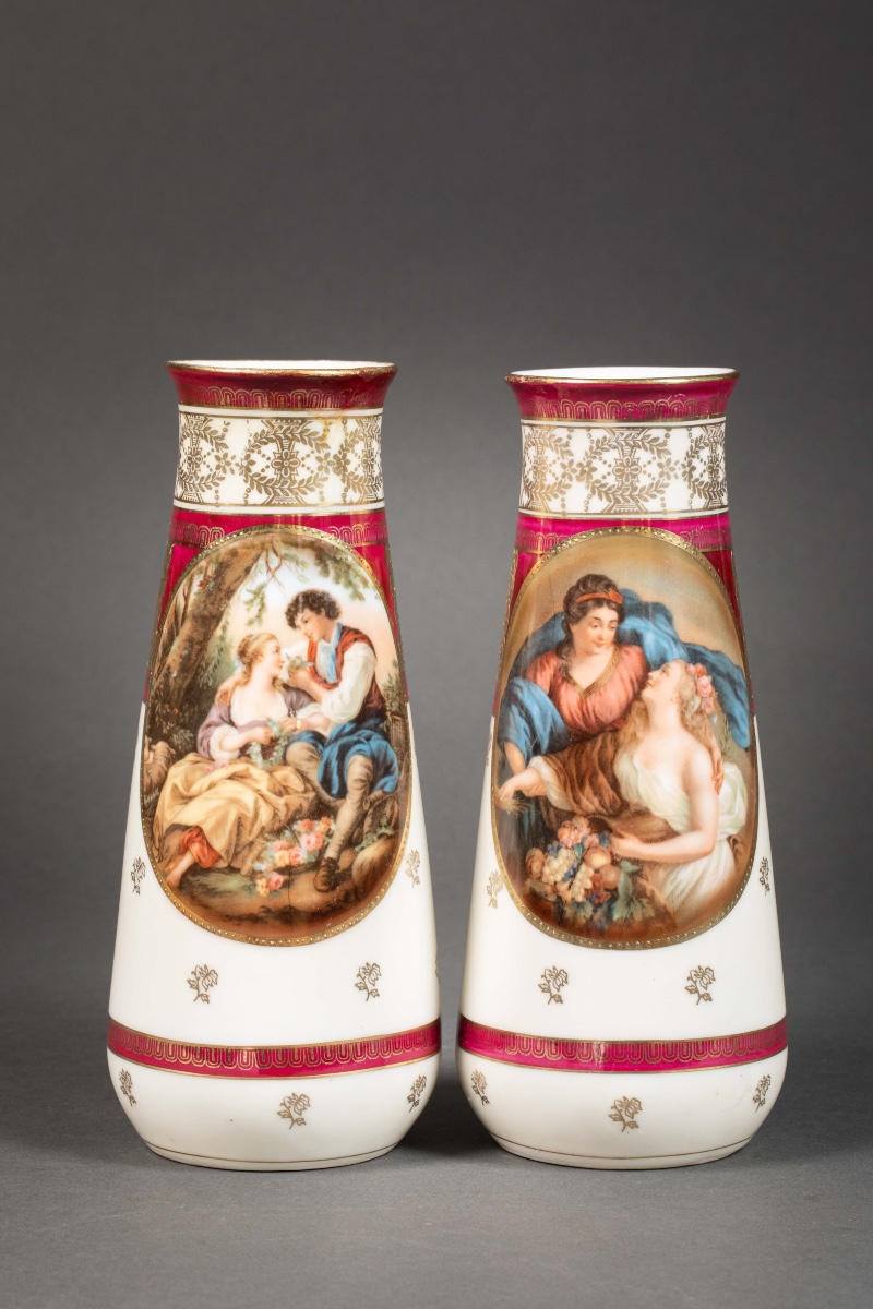 Une paire de vases en porcelaine, fin du XIXe siècle — 2