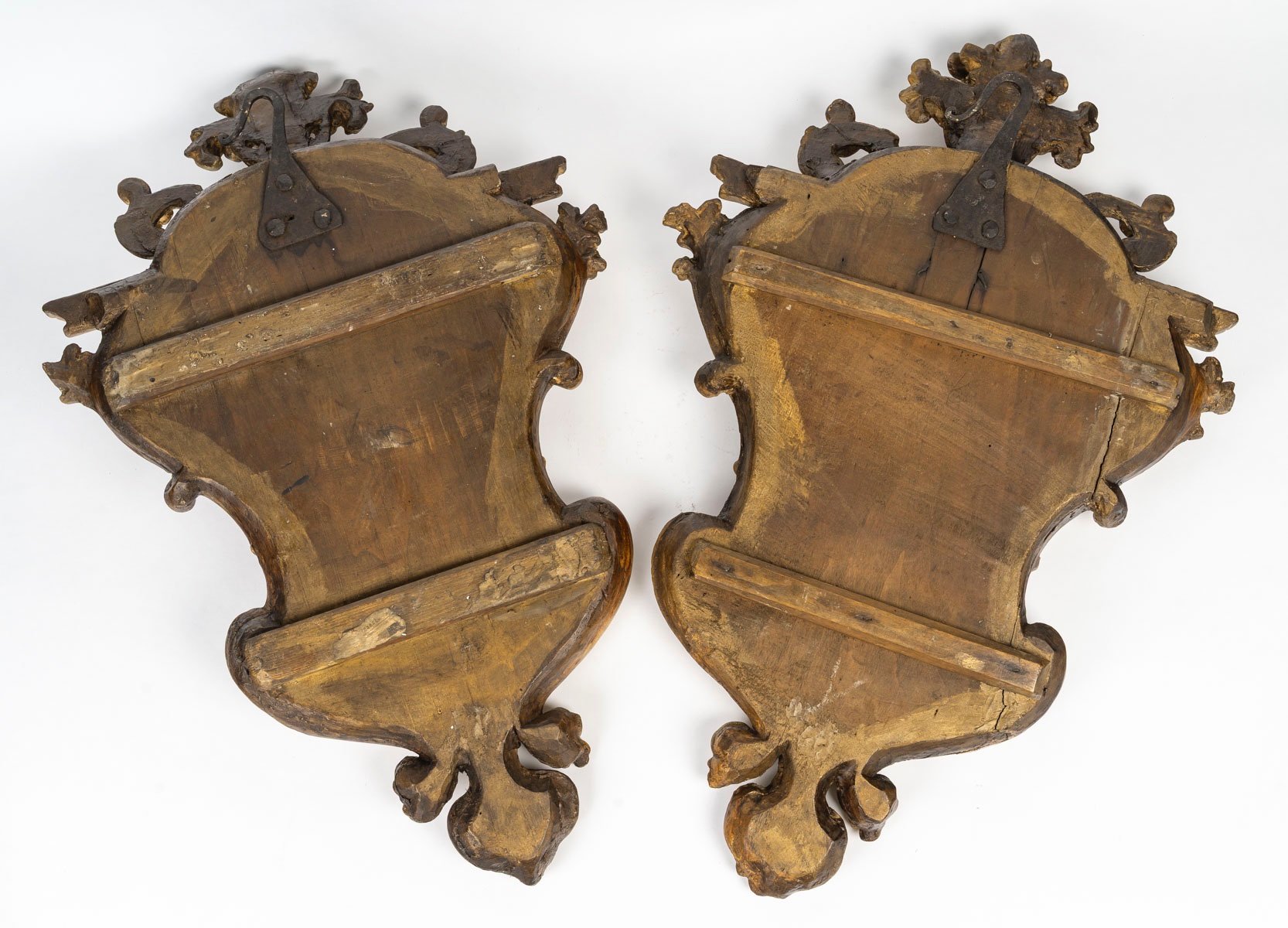 Une paire de miroirs en bois doré, XVIIIé siècle — 15