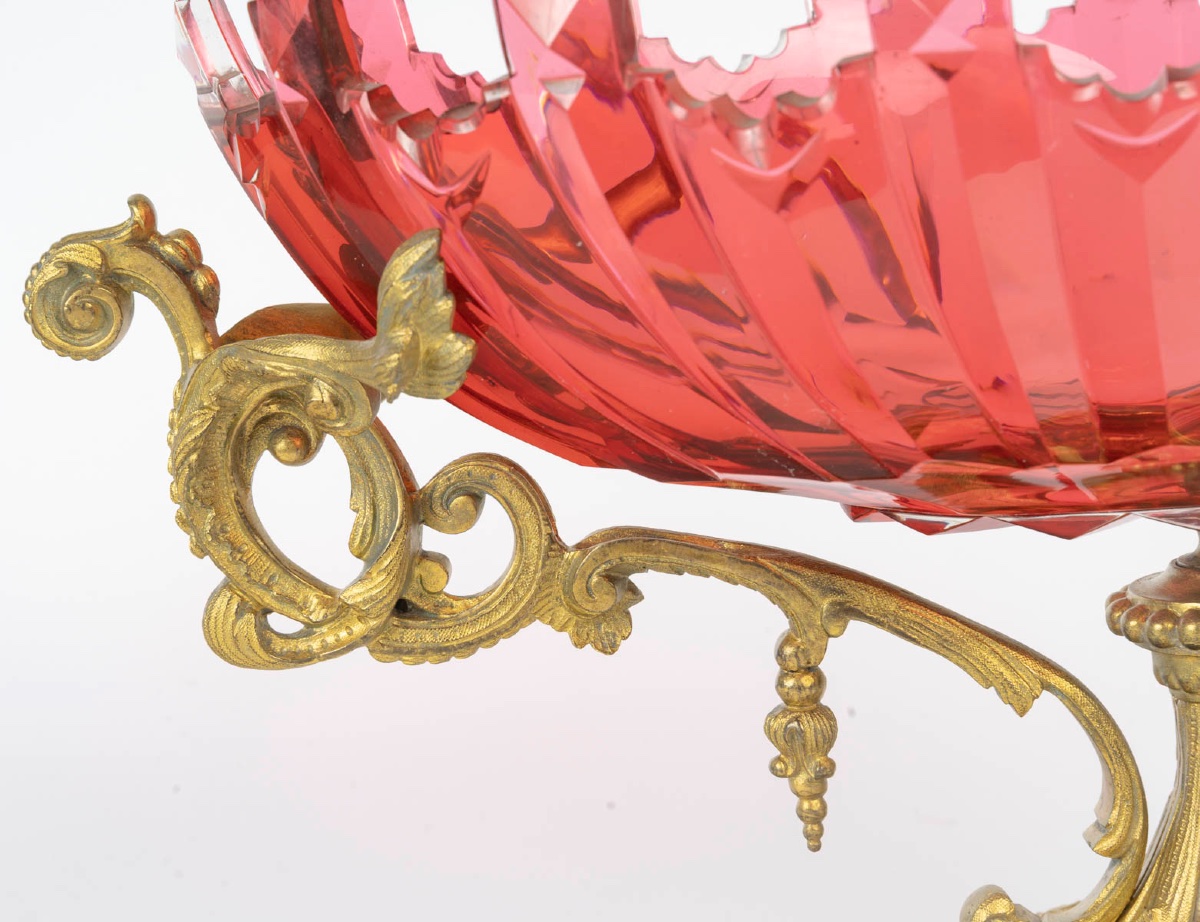 Une belle coupe en cristal et base en bronze doré, époque XIXe siècle — 8