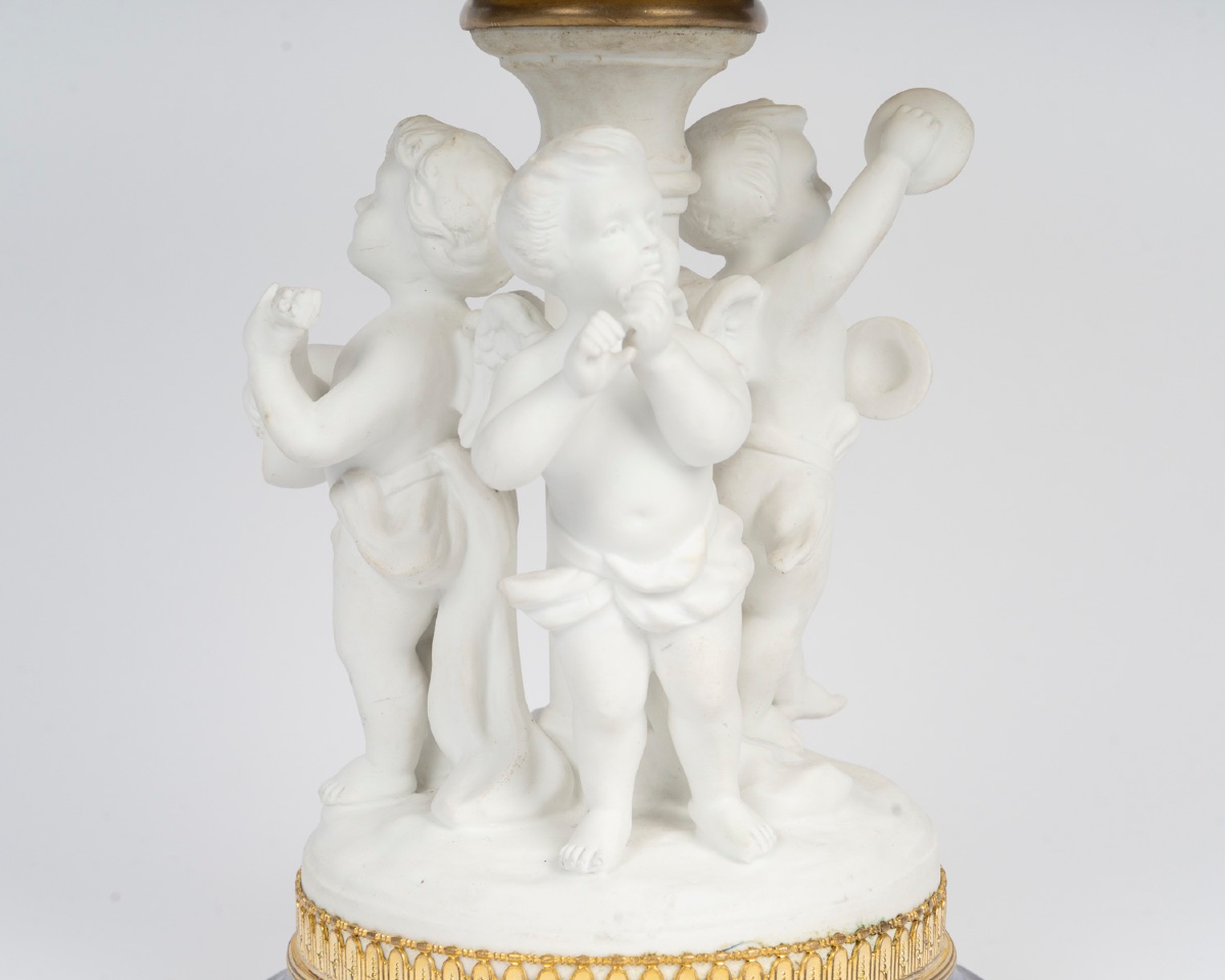 Une coupe en porcelaine et biscuit, fin du XIXe siècle — 10