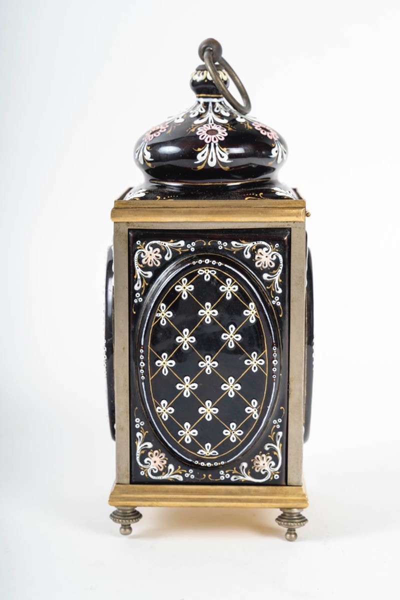 Un coffret à bijoux en émail et bronze doré, fin du XIXe siècle — 7