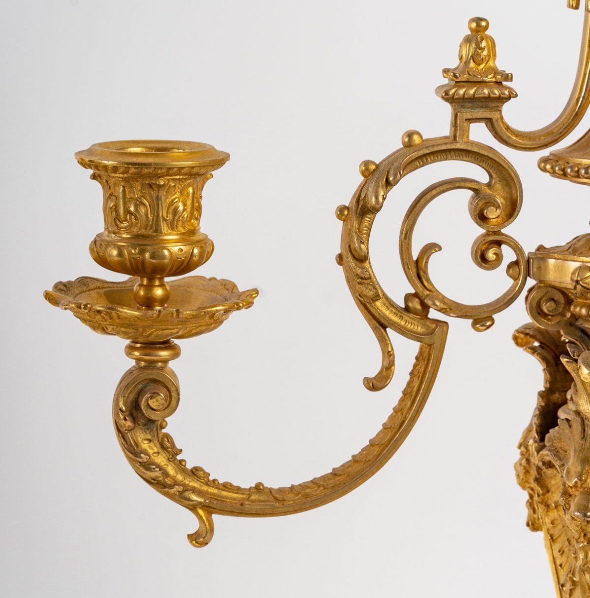 Une Garniture de Cheminée en bronze doré XIXe siècle — 11