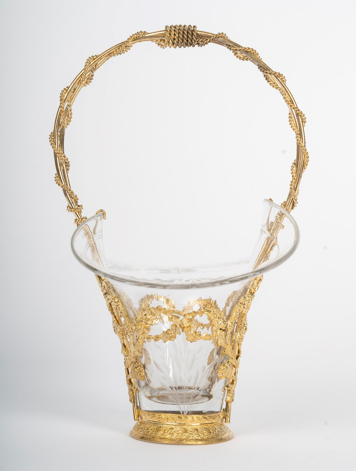 Un panier en cristal et bronze doré, époque fin du XIXe siècle — 15