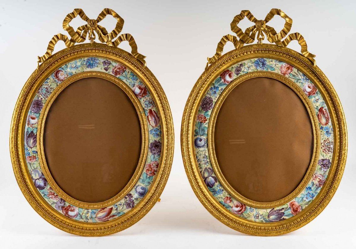 Une paire de cadres en émail et bronze doré, XIXe siècle — 24