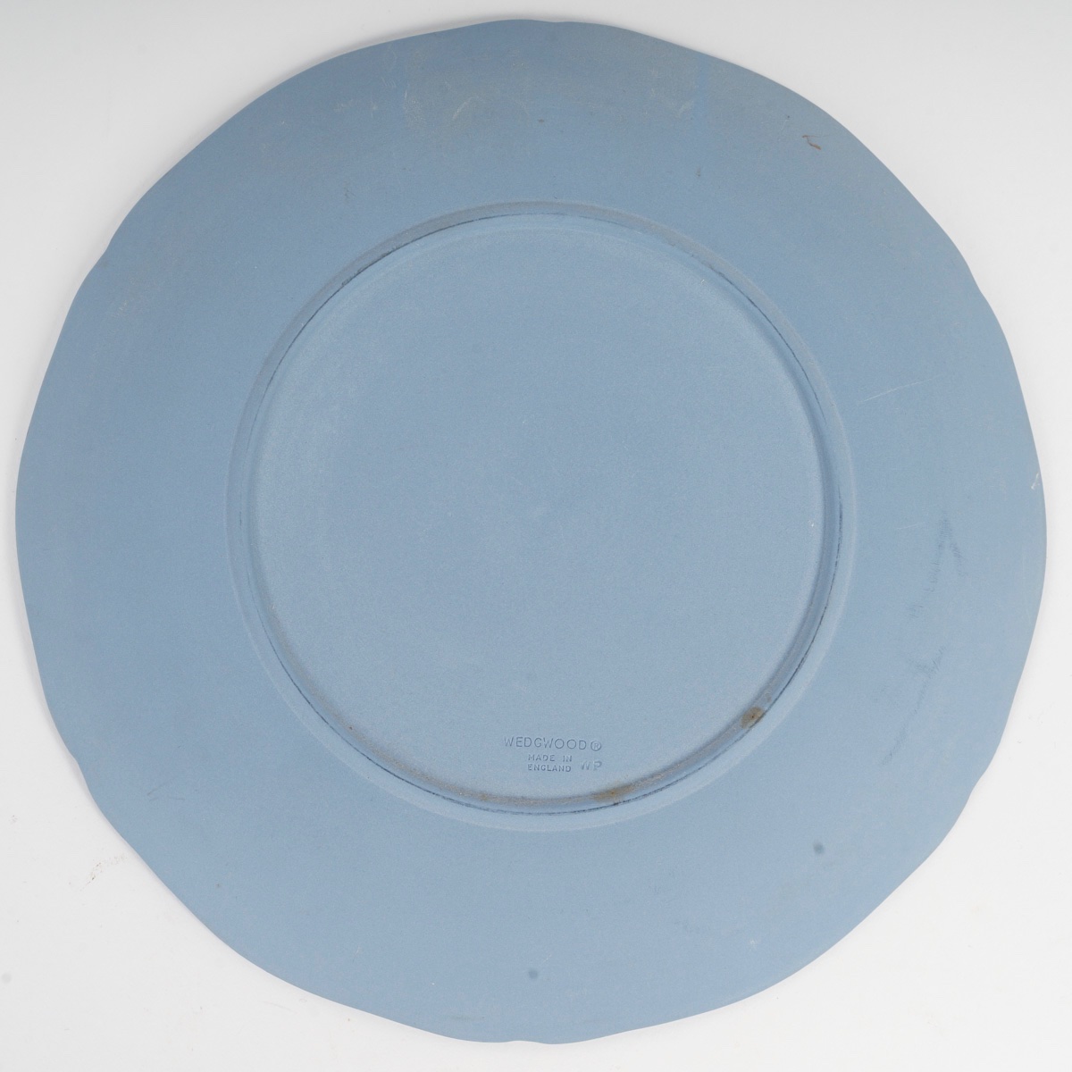 Un plat en WEDGWOOD bleu, époque XXe siècle — 11