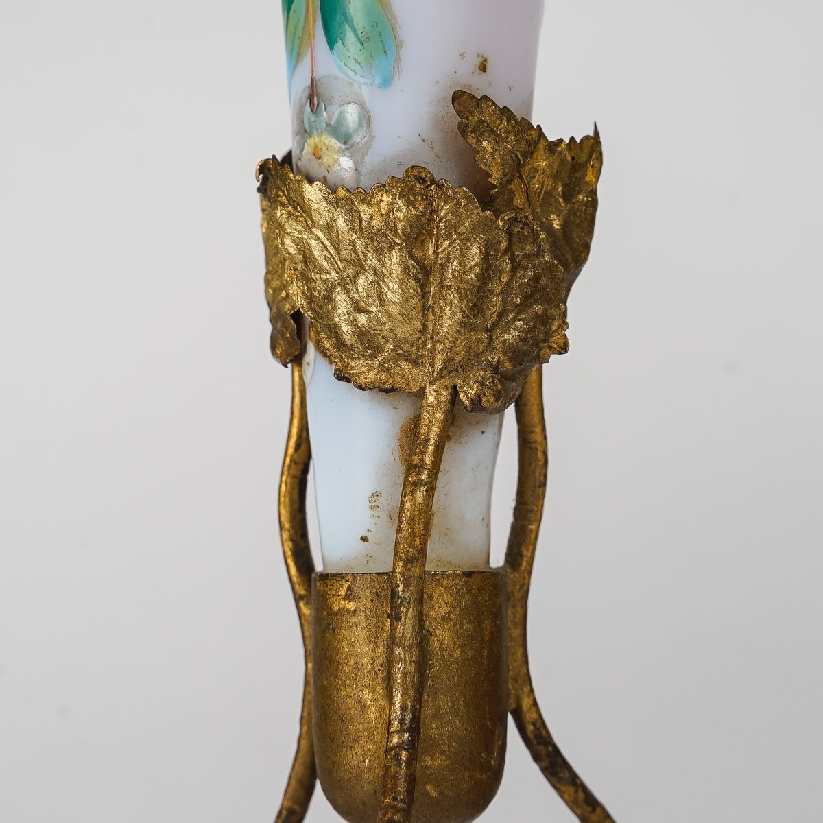 Une paire de vases de forme Cornets en opaline fin du XIXe siècle — 7