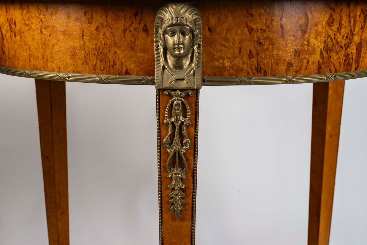 Une paire de tables ronde de salon, 1900 — 11
