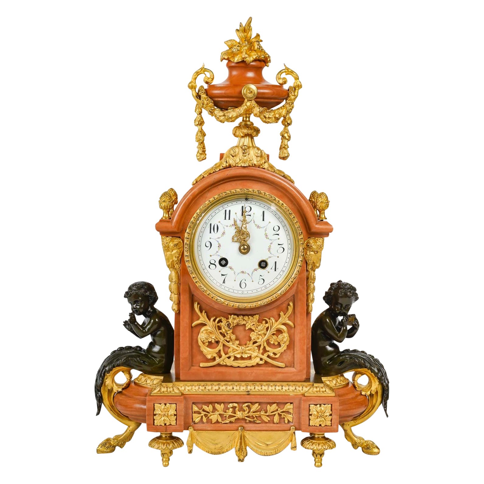 Un pendule en bronze doré et marbre rose fin du XIXe siècle — 2