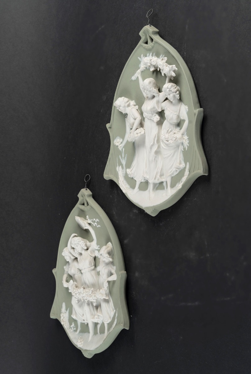 Une paire de plaques en porcelaine de Wedgwood, début du XXe siècle — 12