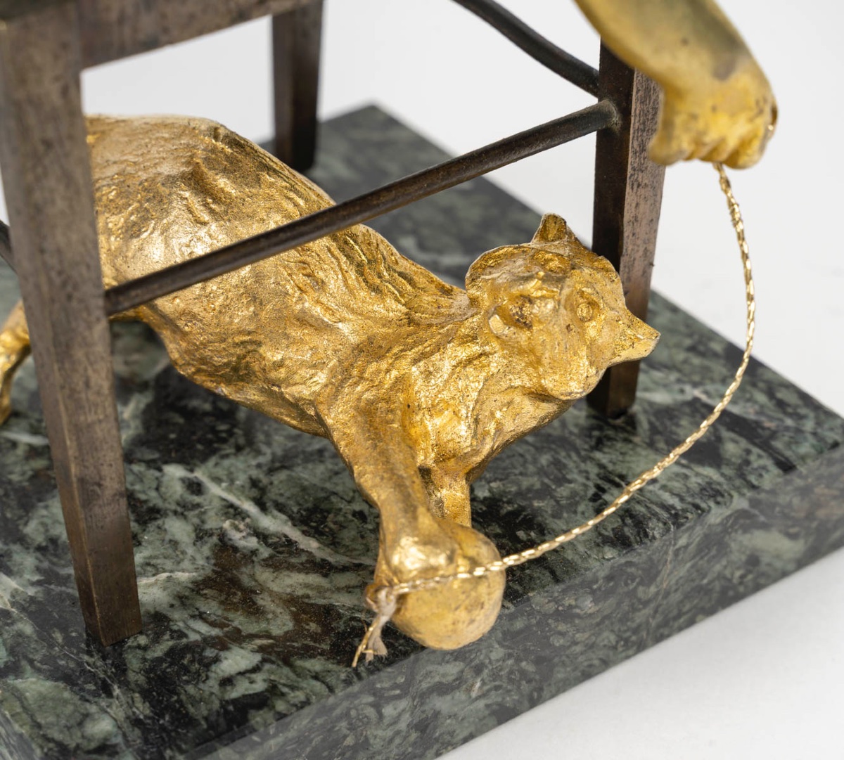Une sculpture en bronze doré, Louis OURY — 11