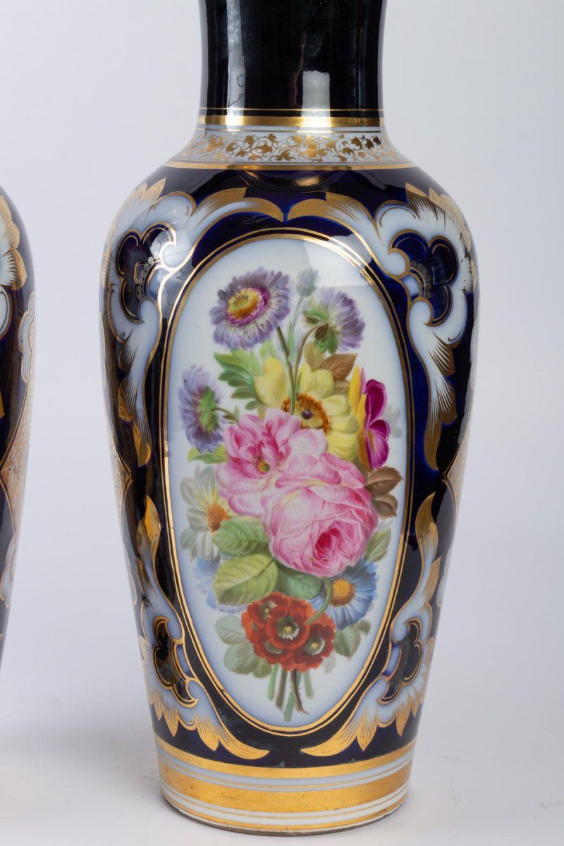 Paire de vases en porcelaine de Paris de Couleur bleu Nuit — 4