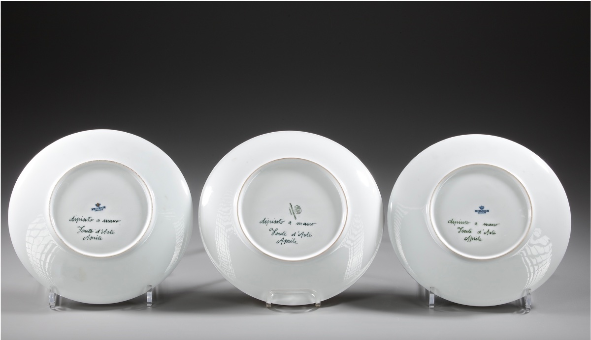 Une série de trois assiettes en porcelaine, Allemagne XIX — 11