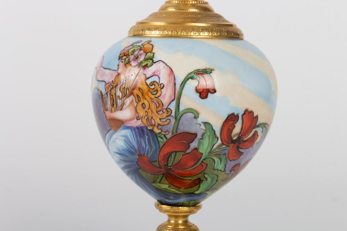 Vase Soliflore art nouveau, à décor de Femmes et fleurs, époque 1900 — 3