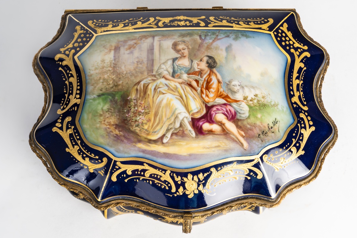 Un coffret à bijoux en porcelaine, fin du XIXe siècle — 5
