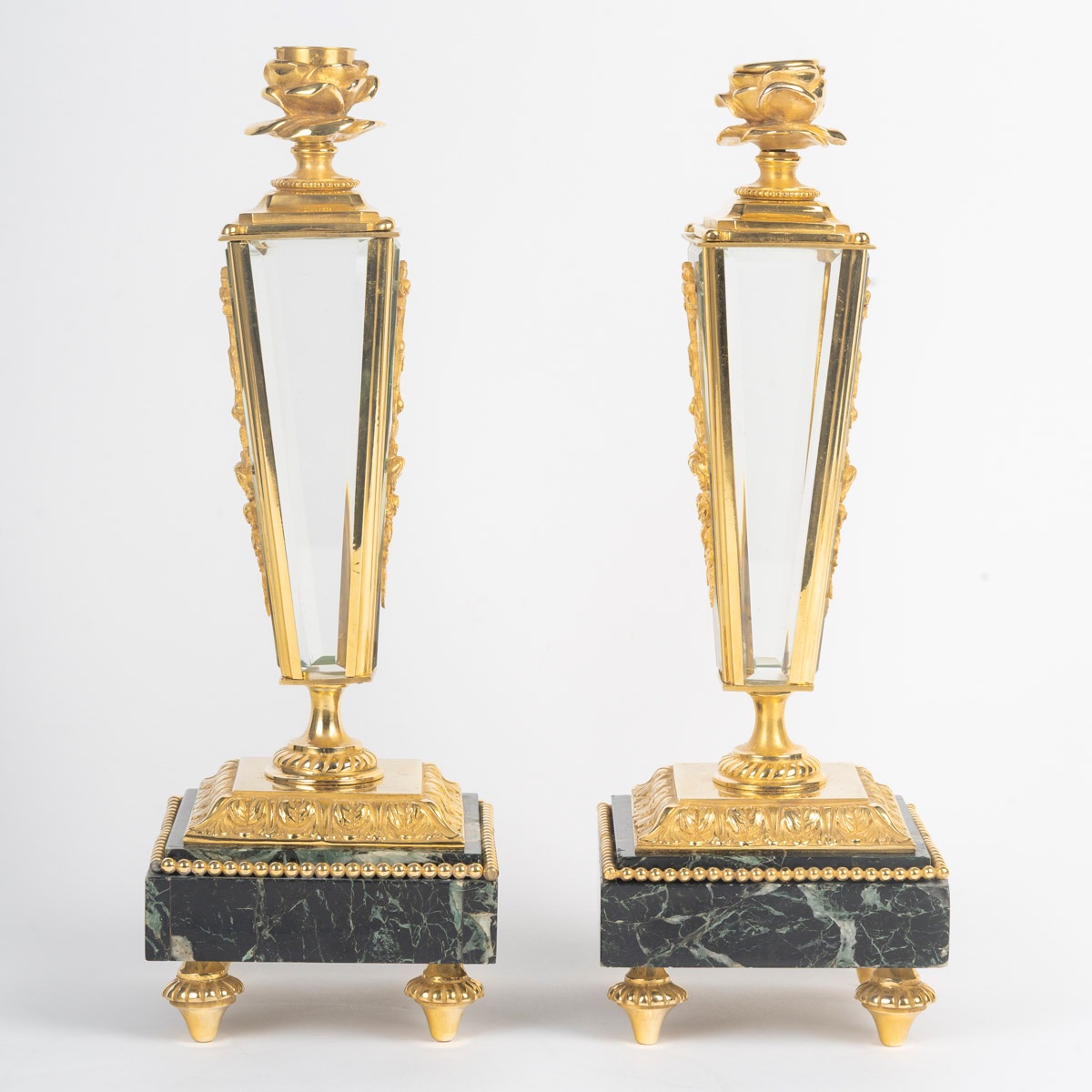 Une garniture en bronze doré et marbre vert de mer, fin du XIXe siècle — 13
