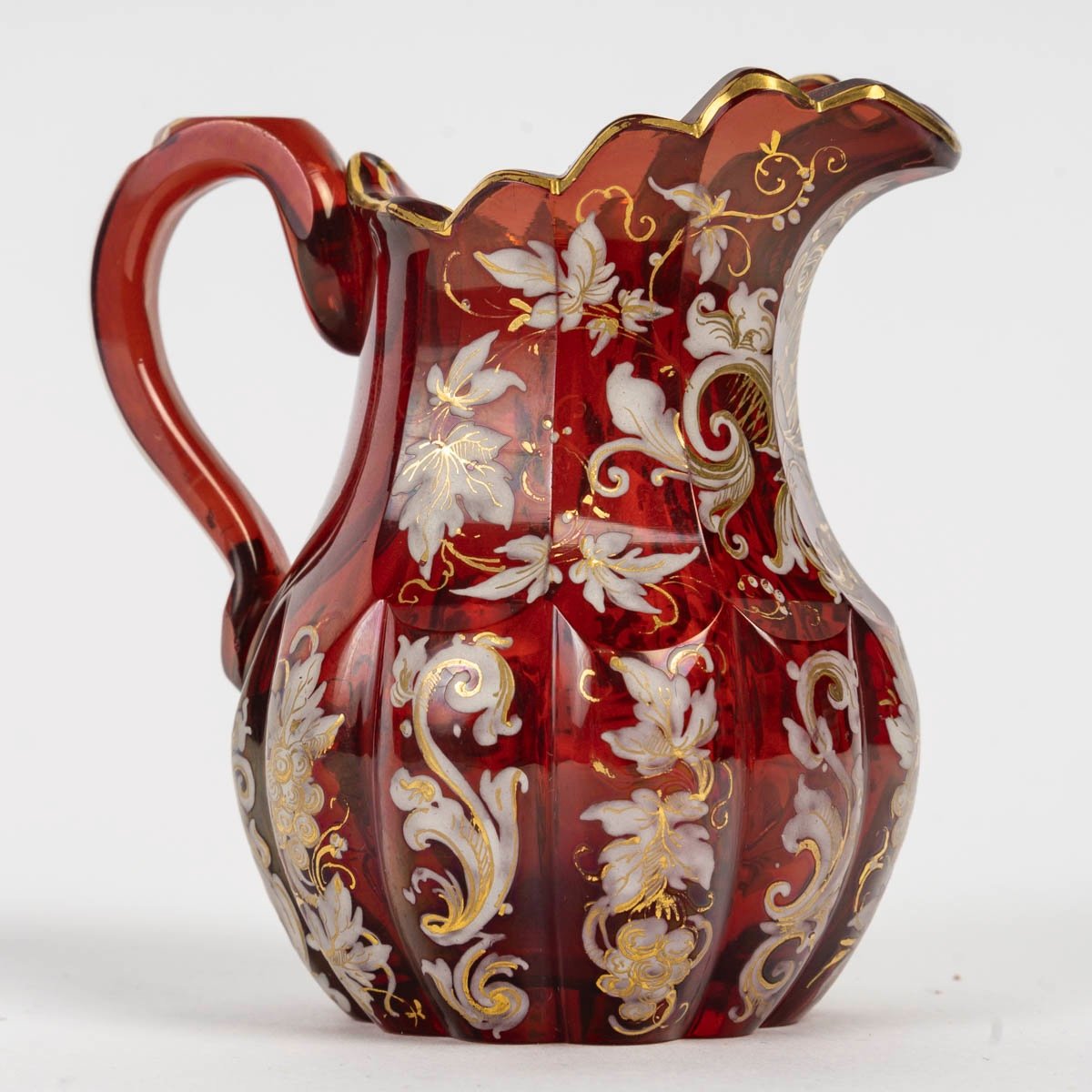 Un Pichet miniature en cristal de Bohême rouge, fin du XIXe siècle — 4