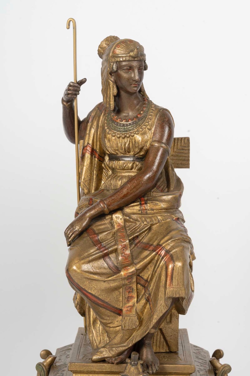 Une garniture de cheminée de style Egypte Antique, fin du XIXe siècle — 6