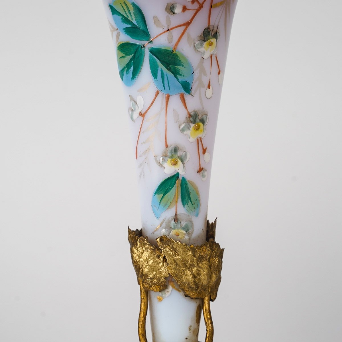 Une paire de vases de forme Cornets en opaline fin du XIXe siècle — 6