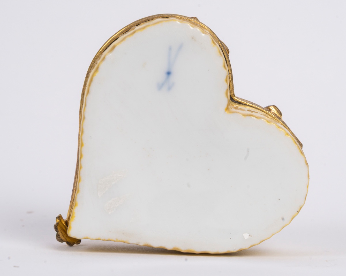 Miniature coffret en forme de coeur en porcelaine Meissen, fin du XIXe siècle — 10