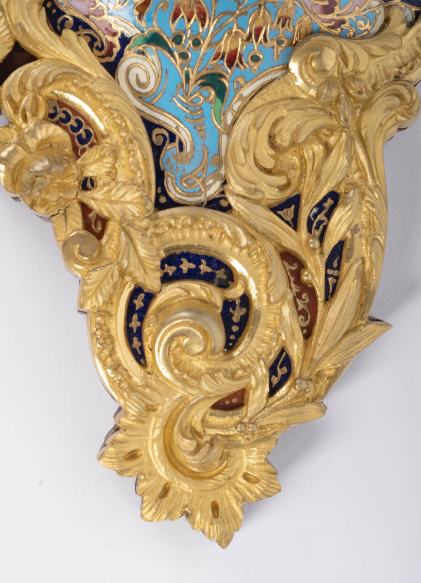 Cartel d’applique en bronze doré et émaux cloisonnés, style Louis XV, XIXe siècle — 9
