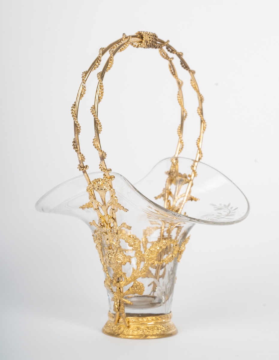 Un panier en cristal et bronze doré, époque fin du XIXe siècle — 10