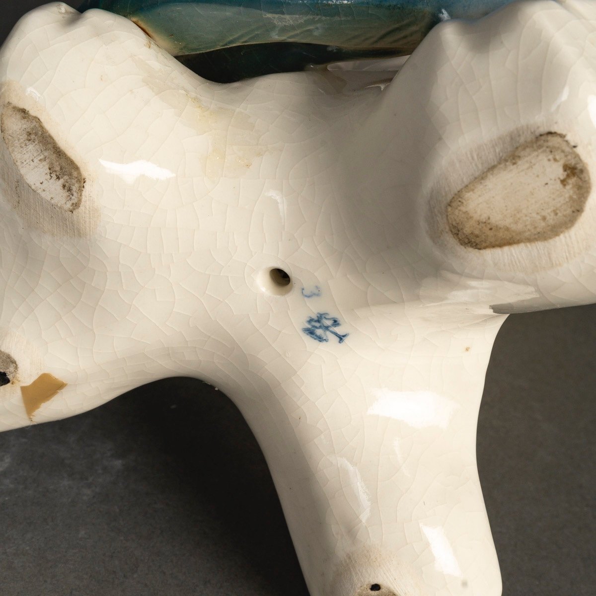 Une sculpture de perroquet en porcelaine, début du XXe siècle — 17