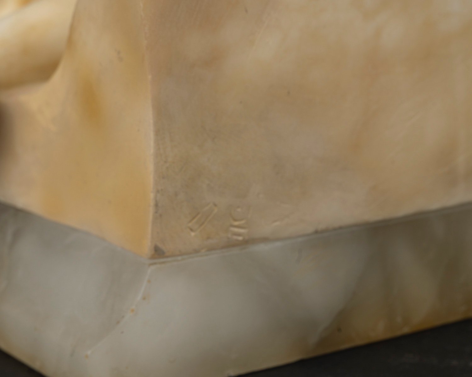 Une sculpture en albâtre, fin du XIXe siècle — 24