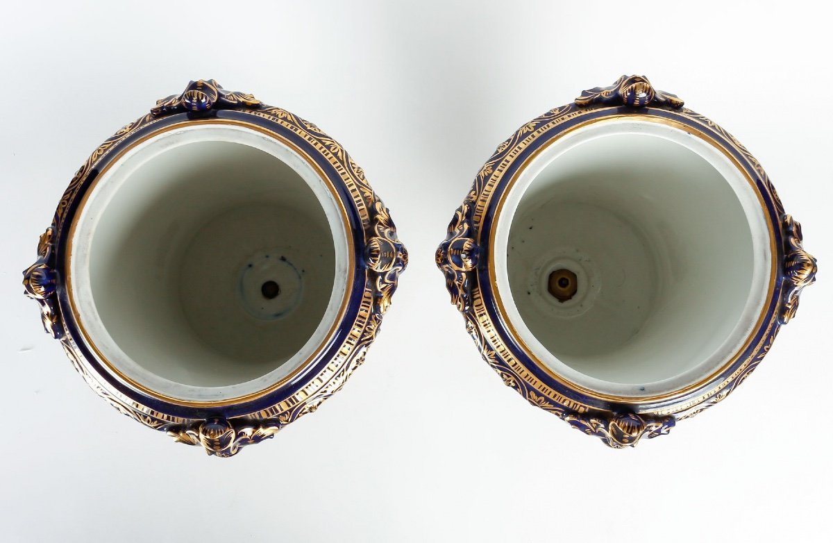 Paire de vases en porcelaine — 12