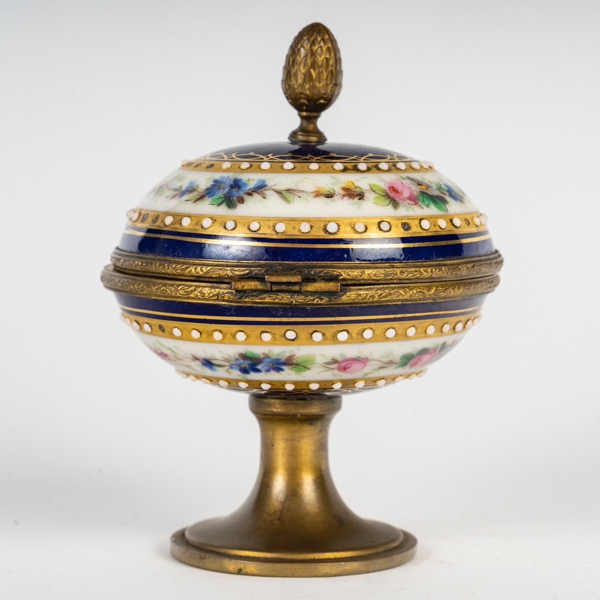 Une petite coupe bonbonnière sur Pied, époque Napoléon III — 5