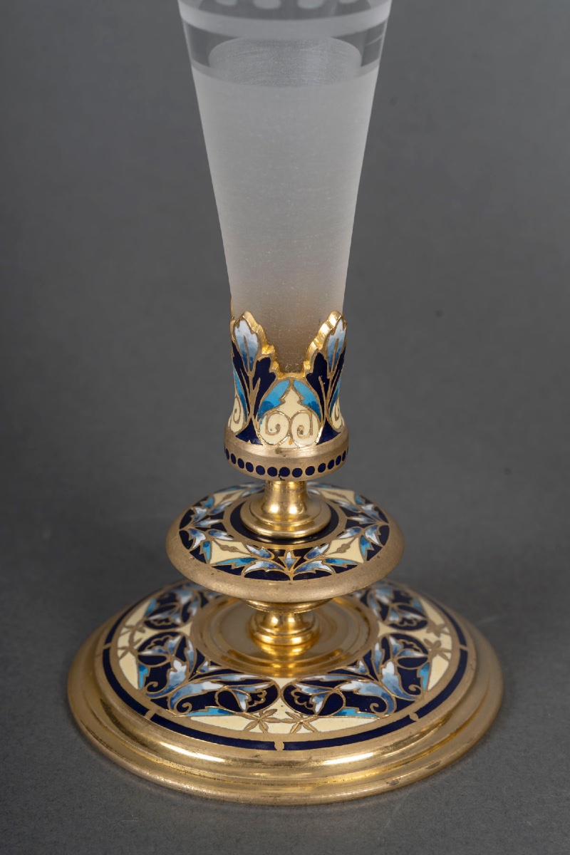 Une paire de flûtes en cristal et base en bronze cloisonné, fin du XIXe siècle — 7