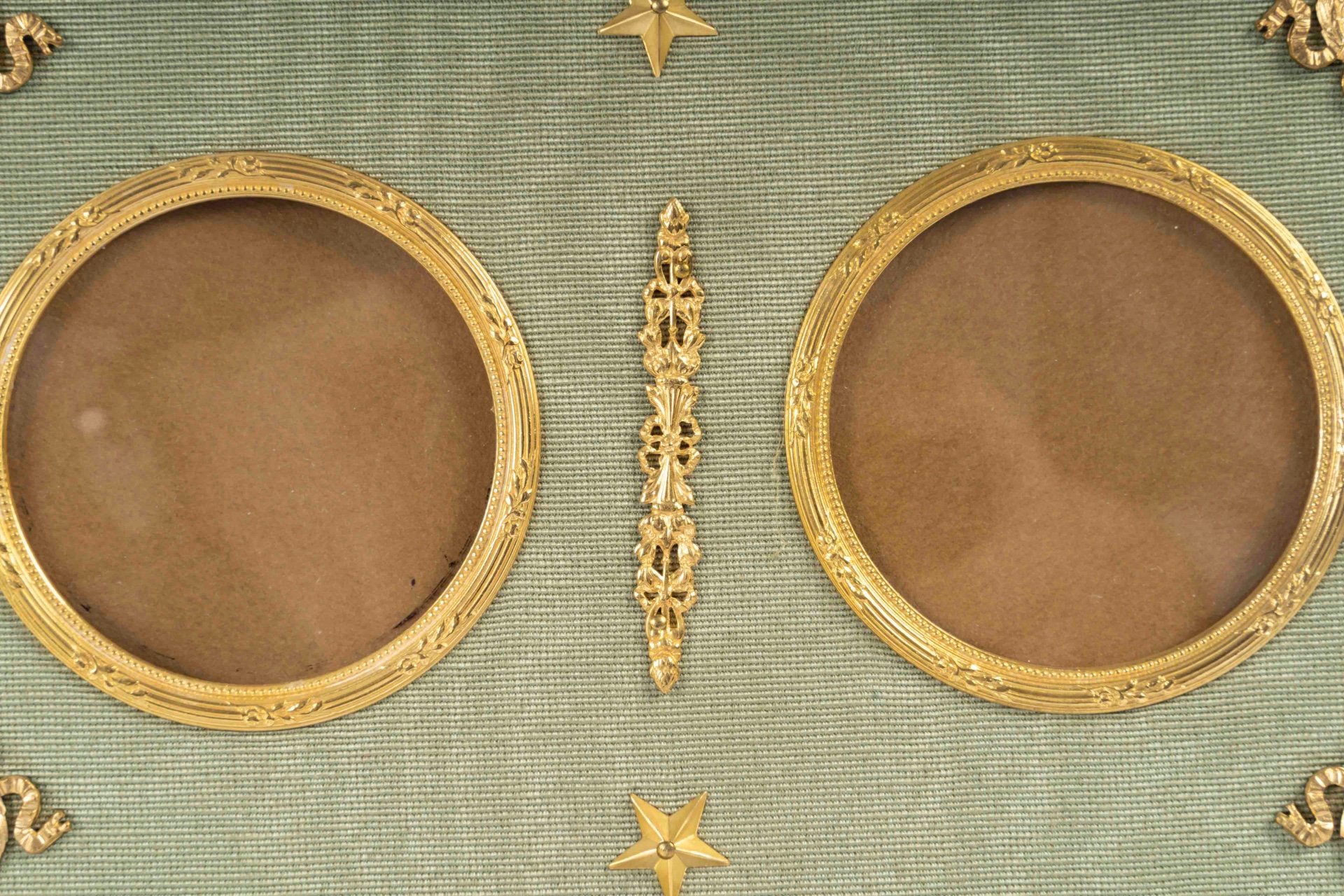 Un cadre photos double, de style Louis XVI, fin du XIXe siècle — 15