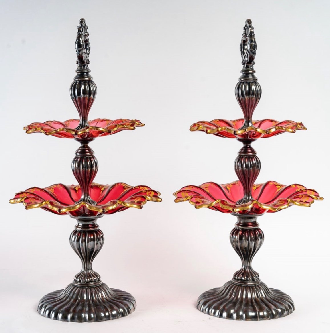 Une paire de présentoirs coupe en cristal de Bohême et Argent Massif fin du XIXe siècle — 3