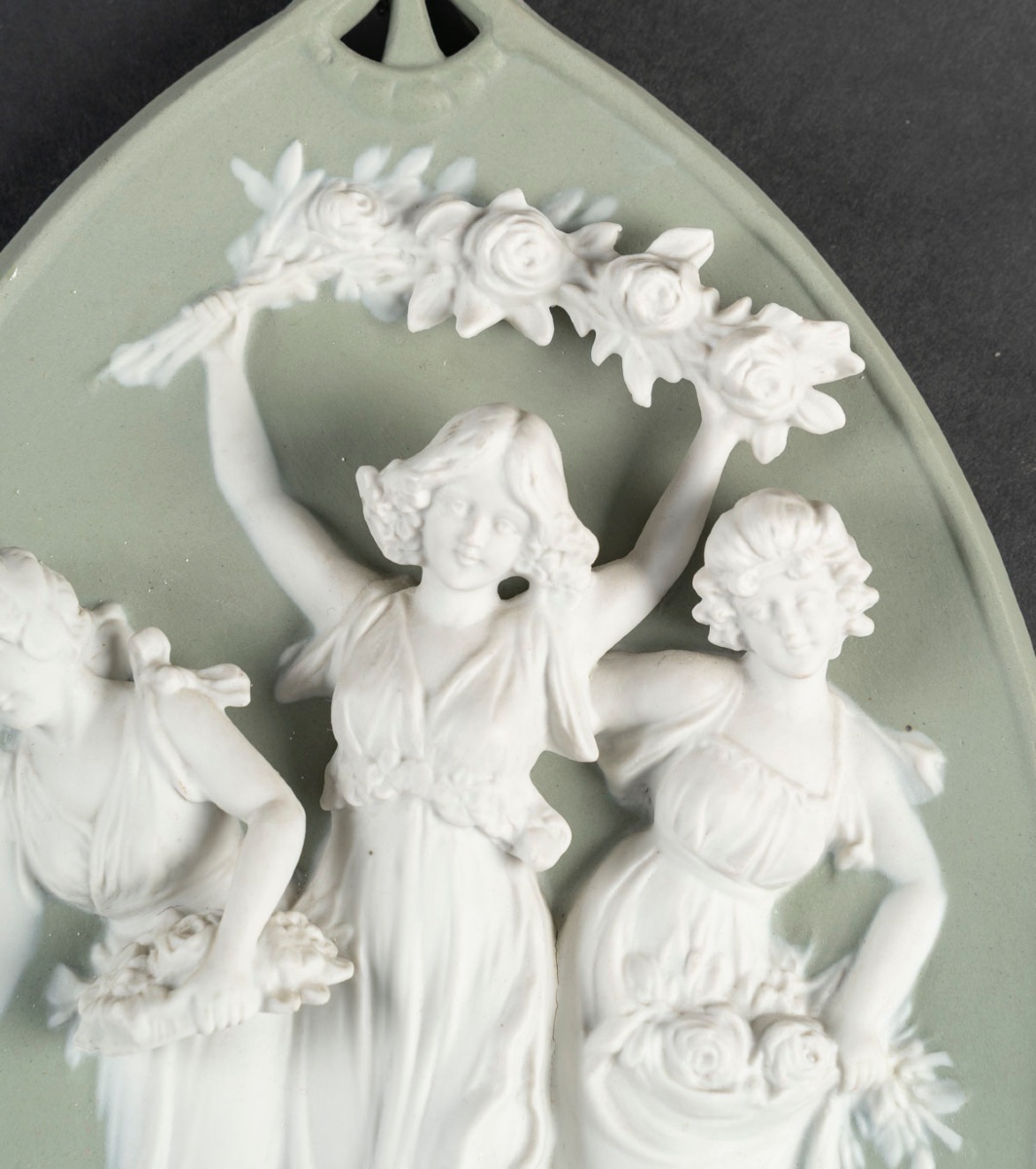 Une paire de plaques en porcelaine de Wedgwood, début du XXe siècle — 4