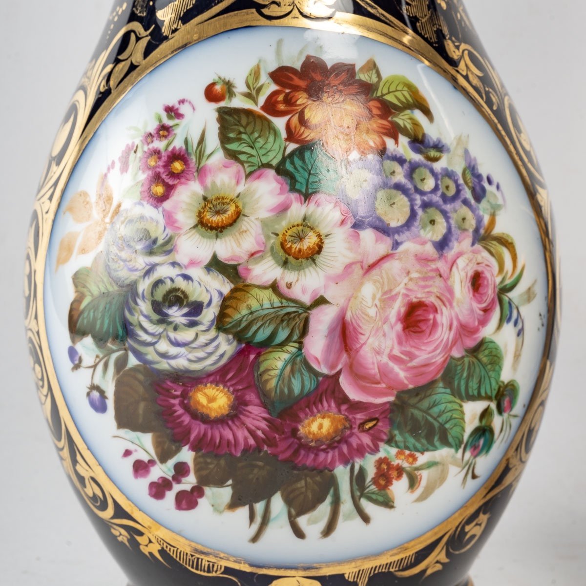 Paire de vases en porcelaine de Bayeux fin du XIXe siècle — 6