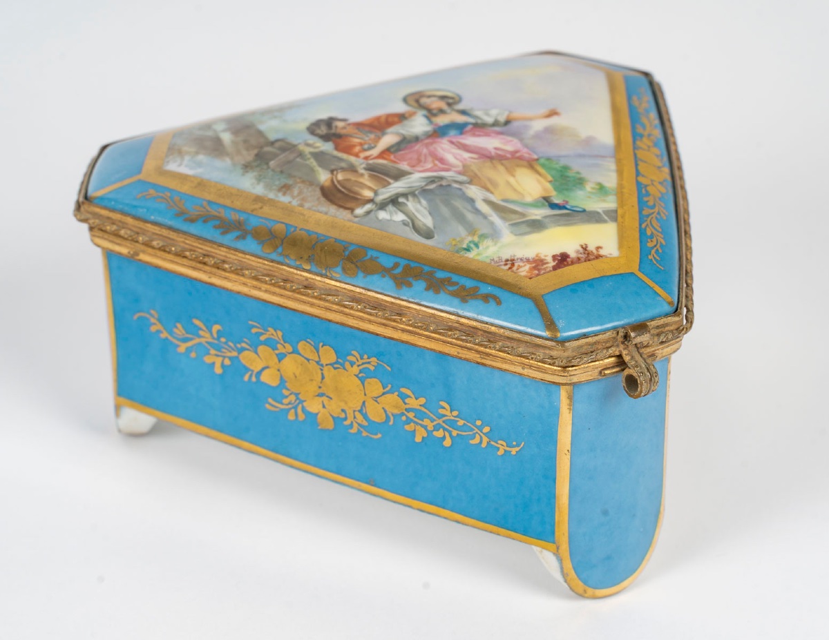 Un coffret à bijoux en porcelaine de Sèvres, fin du XIXe siècle — 2